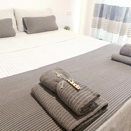 Gloria Host House *