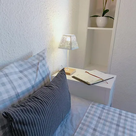 Gloria Host House *