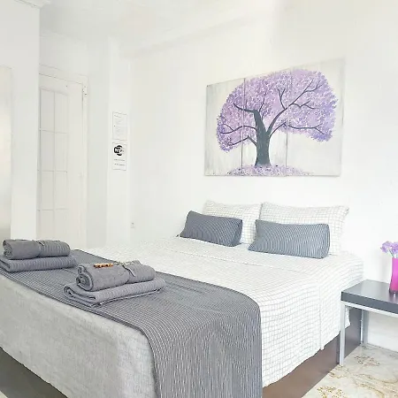 Gloria Host House *