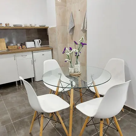 Gloria Host House منزل للإقامة *