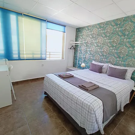 Gloria Host House *