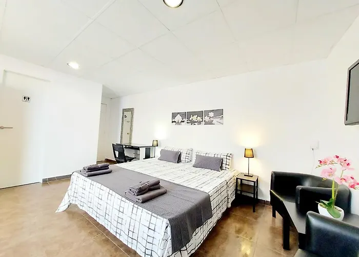 Gloria Host House منزل للإقامة *