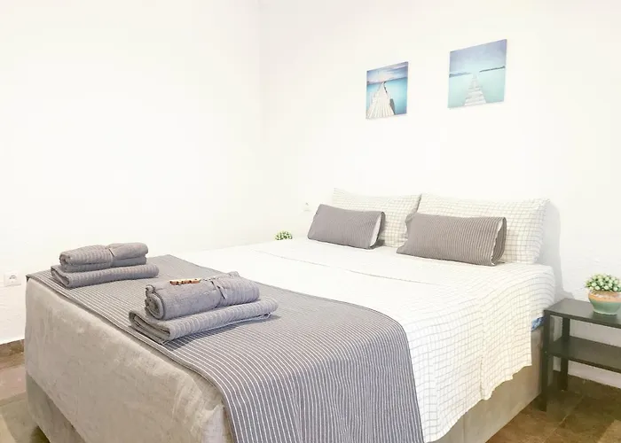 Gloria Host House منزل للإقامة