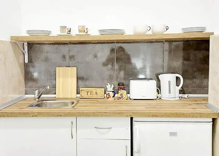 Gloria Host House منزل للإقامة لقنت