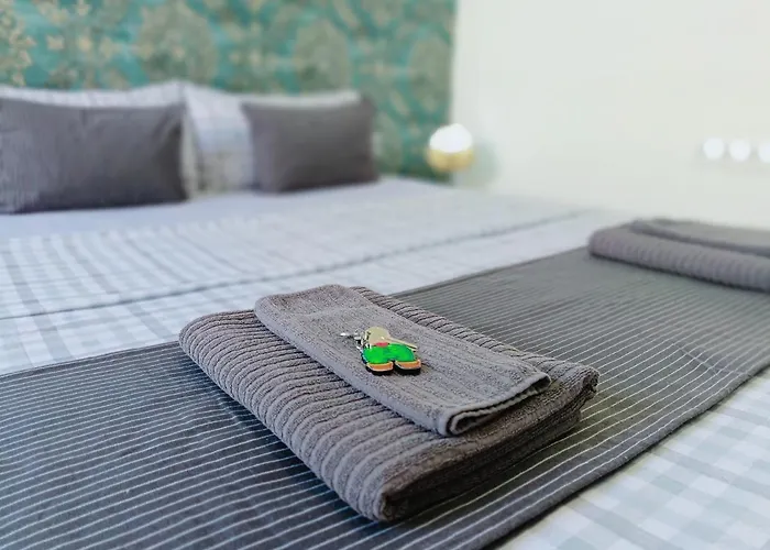 Gloria Host House منزل للإقامة