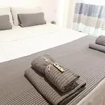 Gloria Host House *