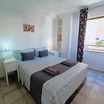 Gloria Host House *