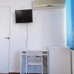 Δωμάτια σε οικογενειακή κατοικία Gloria Host House *