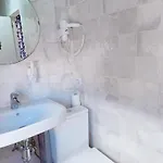 Gloria Host House *