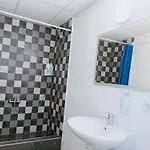 Gloria Host House *