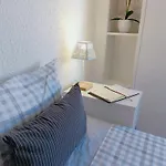 Gloria Host House *
