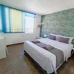 Gloria Host House *