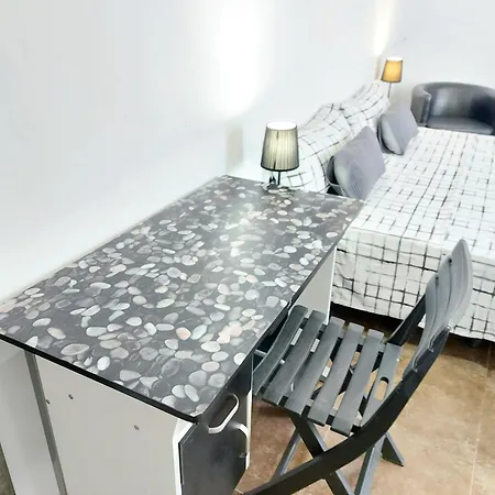 Gloria Host House *