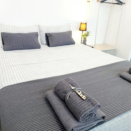 Gloria Host House *