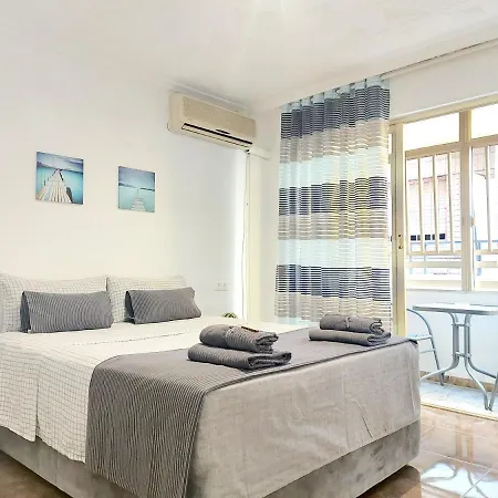 Homestay Gloria Host House