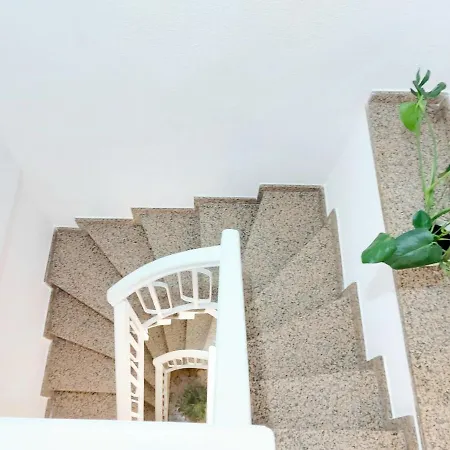 Homestay Gloria Host House *