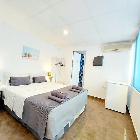Homestay Gloria Host House *