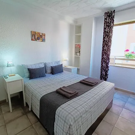 Gloria Host House *