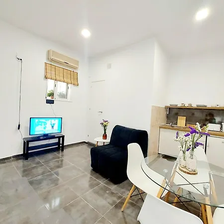 Gloria Host House Homestay *